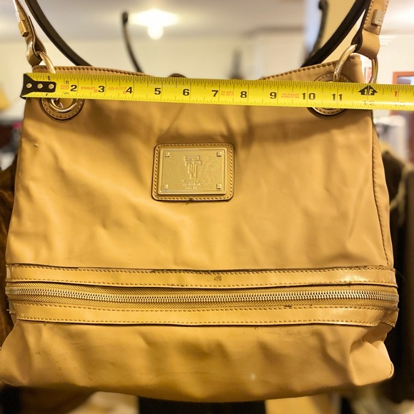 Tignanello, duo compartment, bucket style, zipper area below, a good baby bag. - Picture 7 of 14